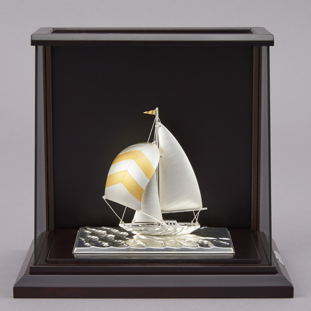 【送料無料】銀製 ヨット フルセール スロープケース A 40g≪在庫確認後、10~14営業日程で出荷≫ ( 高級 コレクション 美術品 工芸品 伝統 東京銀器（銀工芸） )