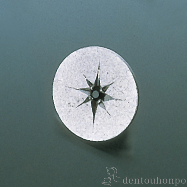 【送料無料】銀製 グリーンマーク 合成石入≪在庫確認後、10~14営業日程で出荷予定≫ ( ゴルフコンペ ボール プレゼント 人気 おすすめ 東京銀器（銀工芸） )