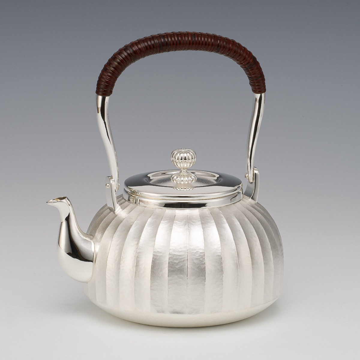 【送料無料】純銀 湯沸 立筋　並型 B 4.5号・580g≪在庫確認後、10~14営業日程で出荷≫ ( 高級 コレクション 美術品 工芸品 伝統 東京銀器（銀工芸） )