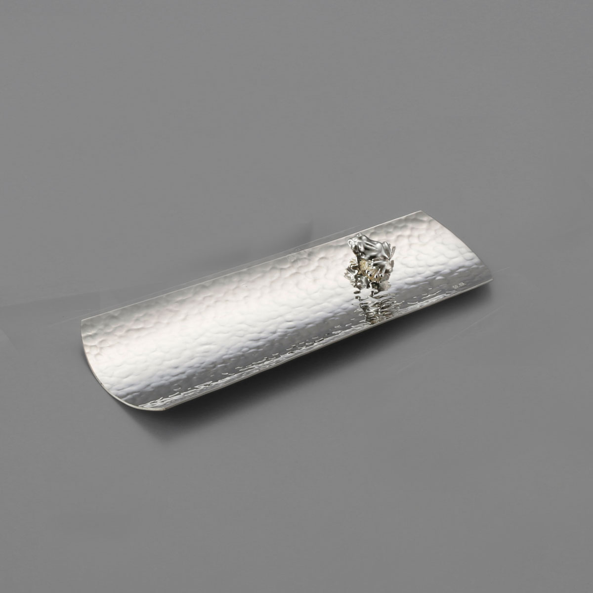 【送料無料】純銀 茶箕 鎚目 蛙 30g≪在庫確認後、10~14営業日程で出荷≫ ( 退職祝い 定年 茶器 抹茶 湯沸かし 茶室 人気 東京銀器（銀工芸） )