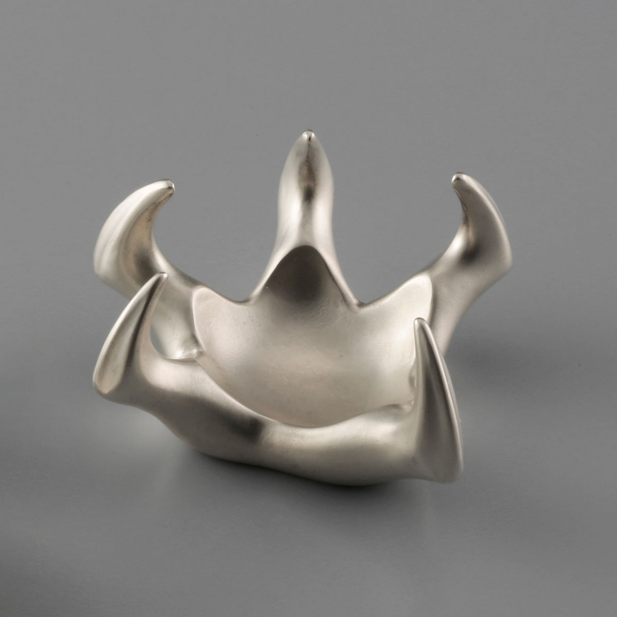 【送料無料】純銀 茶漉し置龍手 36g≪在庫確認後、10~14営業日程で出荷≫ ( 茶器 抹茶 湯沸かし 茶室 人気 東京銀器（銀工芸） )