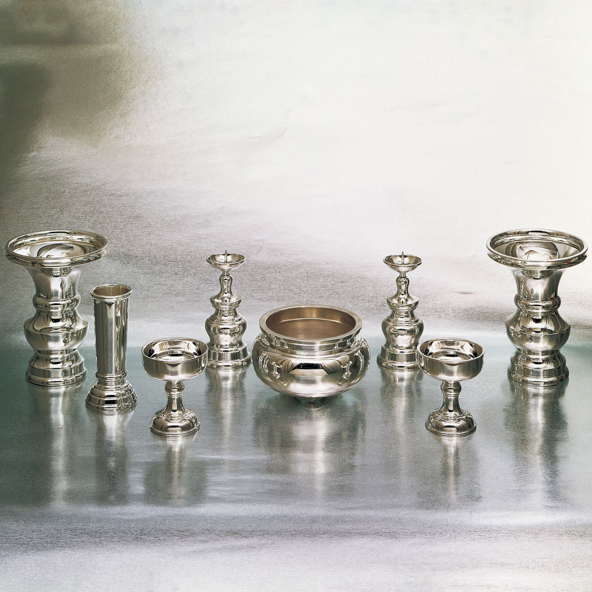 【送料無料】純銀 仏具揃 595g≪在庫確認後、10~14営業日程で出荷≫ ( お寺 仏壇 ブランド おすすめ 人気 東京銀器（銀工芸） )