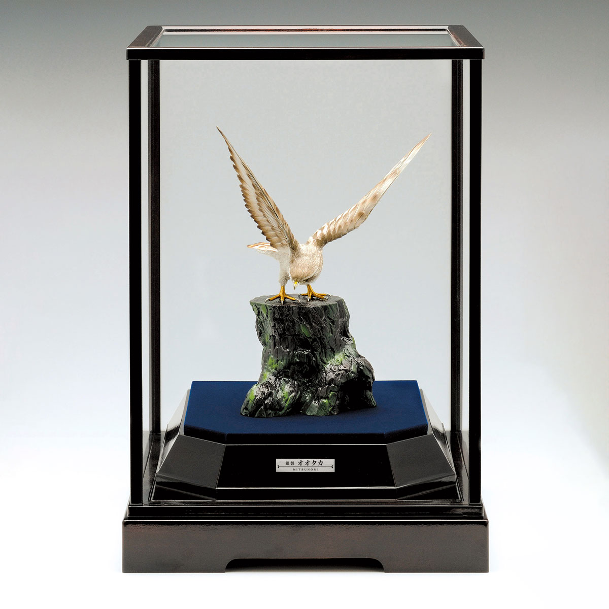 【送料無料】銀製 オオタカ 140g≪在庫確認後、10~14営業日程で出荷≫ ( 高級 コレクション 美術品 工芸品 伝統 東京銀器（銀工芸） )