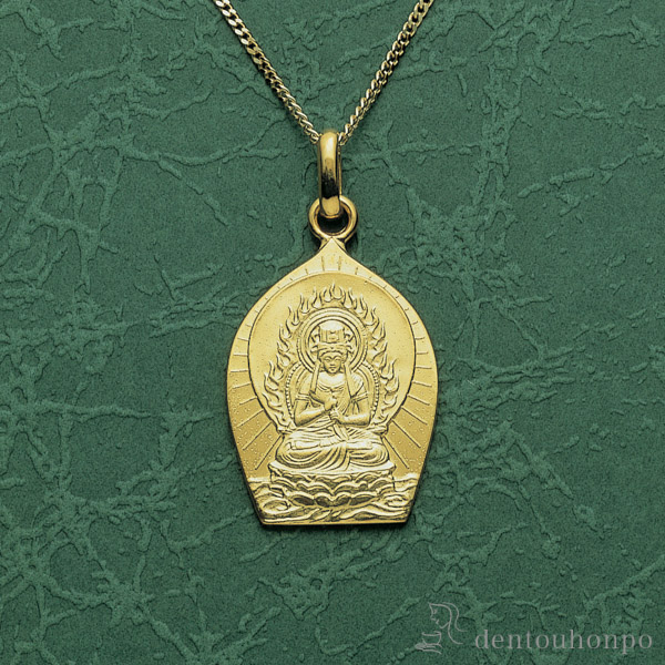 【送料無料】十八金製 お守りご本尊ペンダント 大日如来 未・申年 K１８チェーン付≪2ヶ月程で出荷予定≫ ( 光則（金工芸） おしゃれ ジュエリー ネックレス レディース チャーム 東京銀器（金工芸） )
