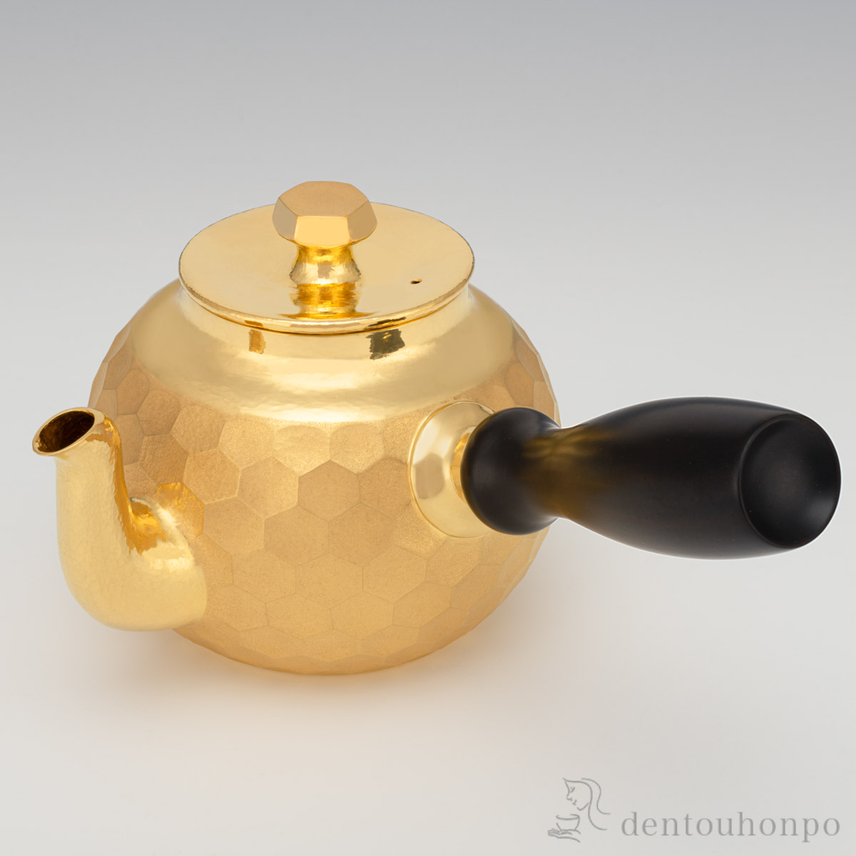 【送料無料】純金 急須 蓋口打出亀甲紋様 　　 330g　 2.8号≪1ヶ月程で出荷予定≫ ( 木札名入れ有料 高級 コレクション 美術品 工芸品 伝統 東京銀器（金工芸） )