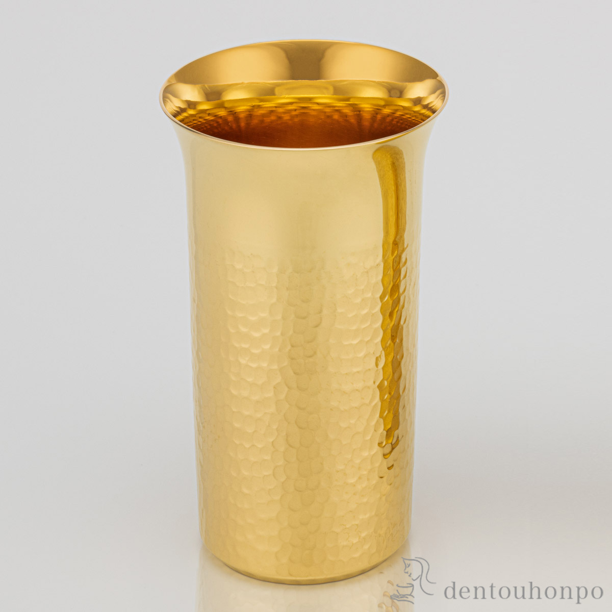 【送料無料】純金 一口ビアコップ 鎚目 180g≪1ヶ月程で出荷予定≫ ( 木札名入れ有料 高級 コレクション 美術品 工芸品 伝統 東京銀器（金工芸） )