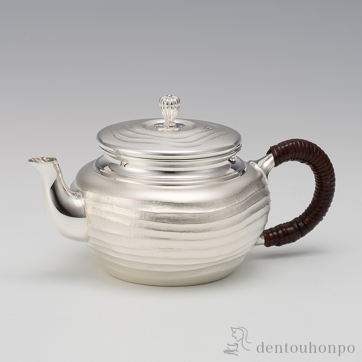 【送料無料】純銀 急須 波 3.0号 光彩 後手 210g≪在庫確認後、10~14営業日程で出荷≫ ( 高級 コレクション 美術品 工芸品 伝統 東京銀器（銀工芸） )