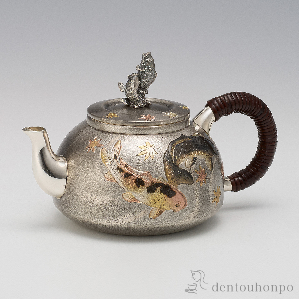 【送料無料】純銀 急須 鯉 3.0号 並型 後手 250g≪在庫確認後、10~14営業日程で出荷≫ ( 高級 コレクション 美術品 工芸品 伝統 東京銀器（銀工芸） )