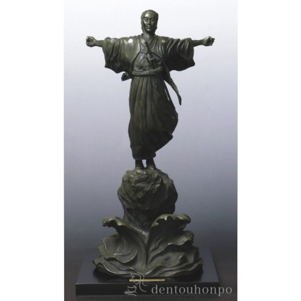 【送料無料】銅製 坂本龍馬像≪在庫確認後、1~3営業日で出荷≫ ( 木札名入れ有料 置物 玄関 受付 幸運 風水 高岡銅器 )