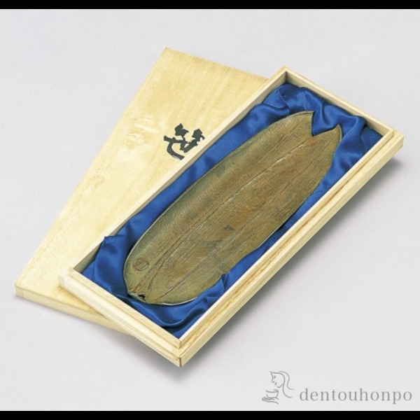 【送料無料】銅製 ペン皿 笹≪在庫確認後、1~3営業日で出荷≫ ( 高級 万年筆 鉛筆 水性 油性 高岡銅器 )