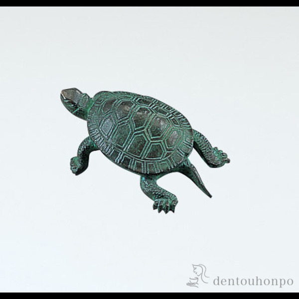 【送料無料】銅製 亀 子≪在庫確認後、1~3営業日で出荷≫ ( 木札名入れ有料 置物 庭 造園 ガーデン ガーデニング 高岡銅器 )
