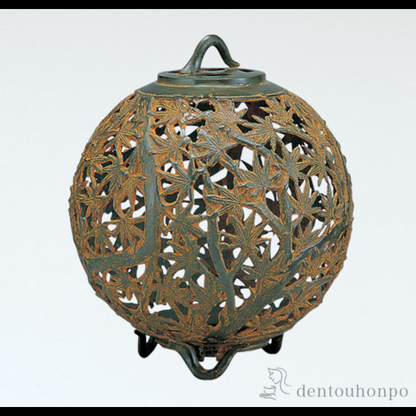 【送料無料】銅製 紅葉灯籠 クサリ付き≪在庫確認後、1~3営業日で出荷≫ ( 木札名入れ有料 灯篭 灯ろう 燈籠 とうろう 人気 高岡銅器 )