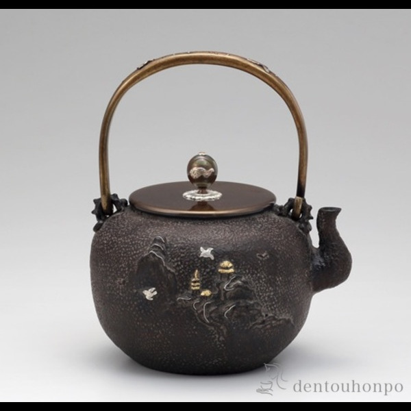 【送料無料】亀文堂写鉄瓶 象嵌入 月下波千鳥 1.2L≪在庫確認後、1~3営業日で出荷≫ ( 茶道具 茶の湯 抹茶 鉄分摂取 湯沸かし 高岡銅器 )