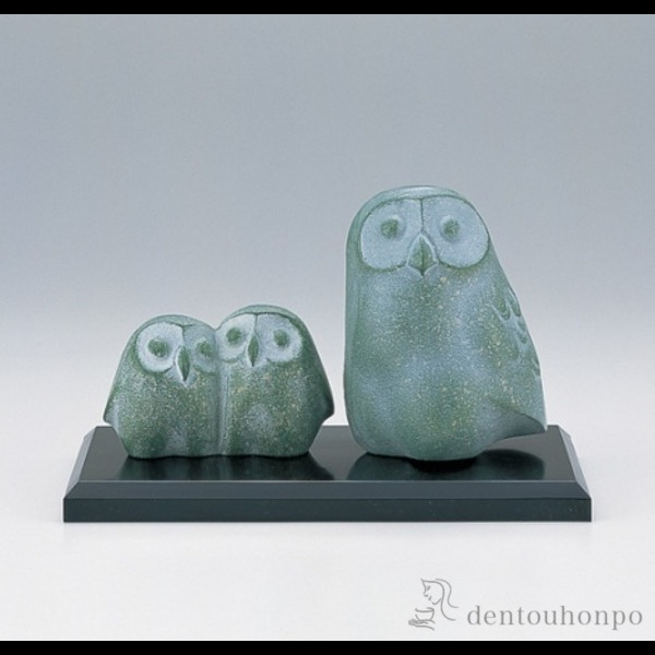 【送料無料】ふくろう親子セット 鉄製 台付き≪在庫確認後、1~3営業日で出荷≫ ( 木札名入れ有料 フクロウ 置物 玄関 風水 小物 高岡銅器 )