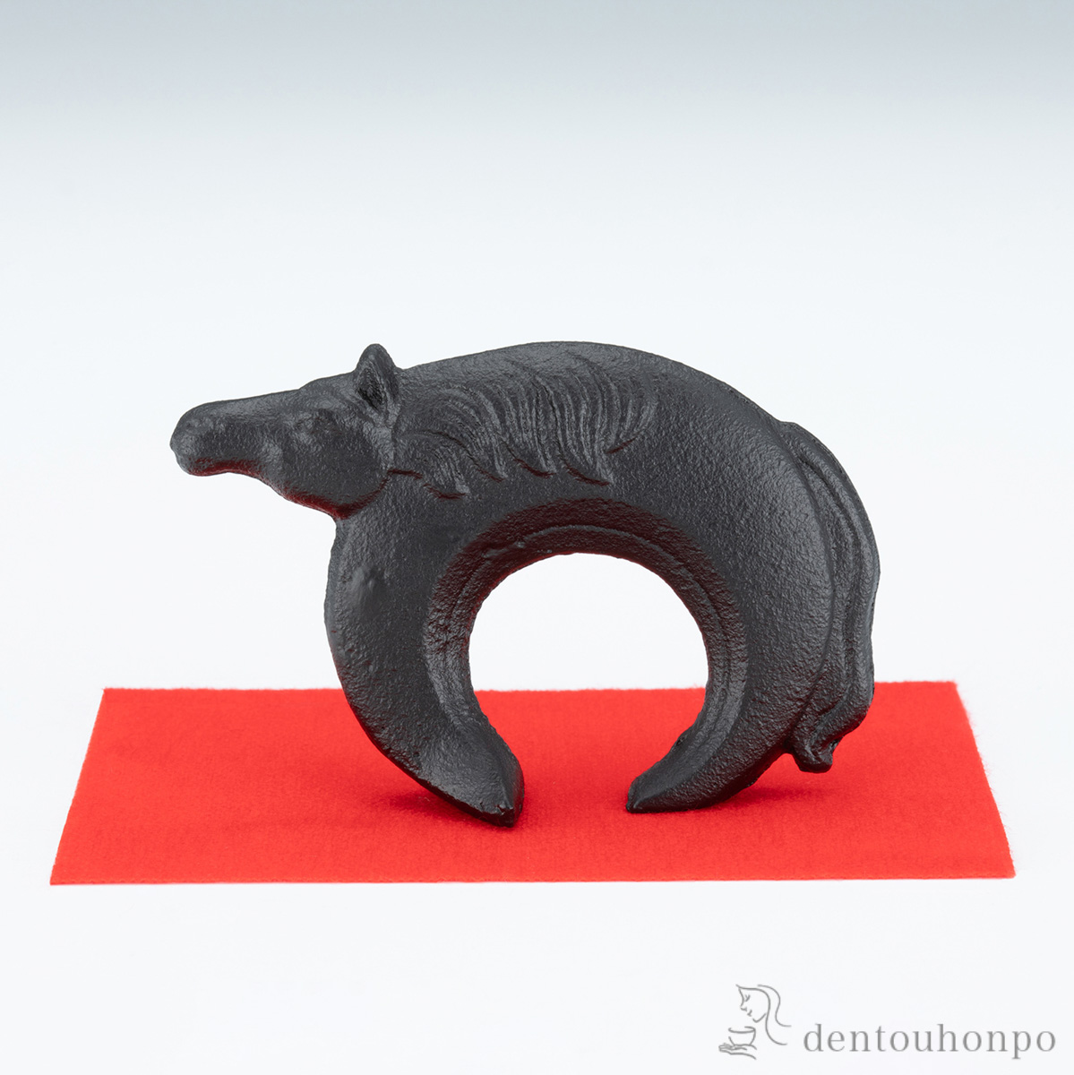 まる 赤メルトン付≪在庫確認後、1~3営業日で出荷≫ ( 木札名入れ有料 お正月 新年 午 馬 十二支 2026年 開運 高岡銅器 )