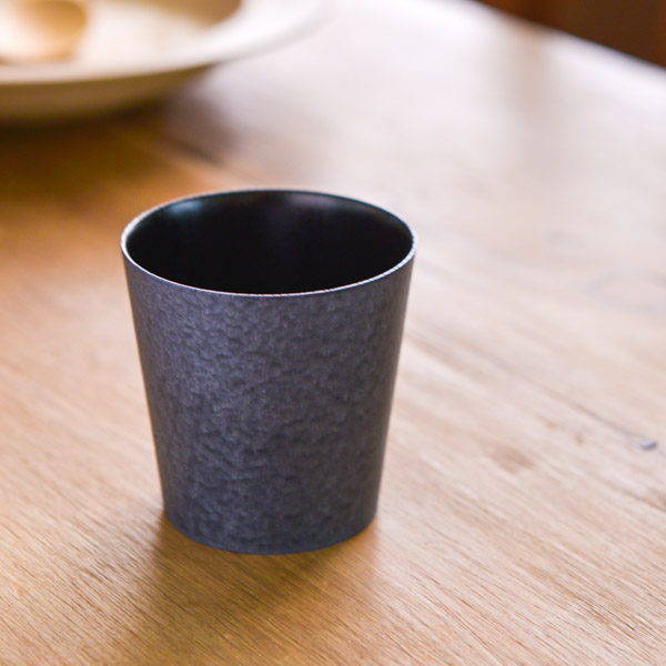 【送料無料】うつろいカップ クールブラック／黒摺 S≪在庫確認後、1~3営業日で出荷≫ ( 焼酎グラス ビアカップ ビールグラス フリーカップ グラス 山中漆器 )