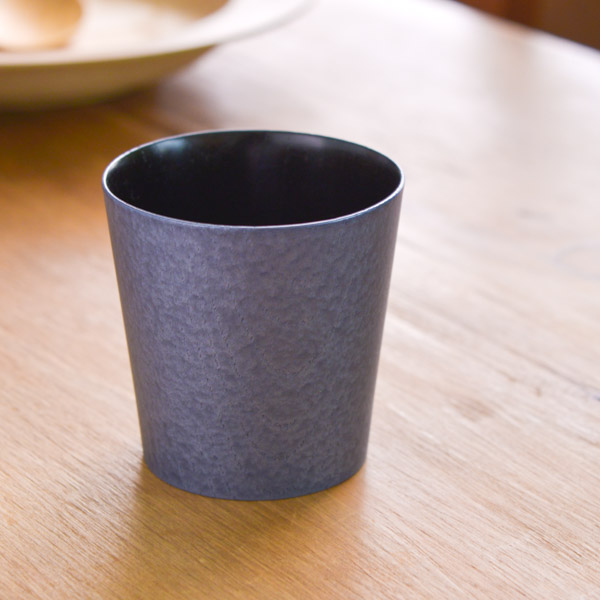 【送料無料】うつろいカップ クールブラック／黒摺 M≪在庫確認後、1~3営業日で出荷≫ ( 焼酎グラス ビアカップ ビールグラス フリーカップ グラス 山中漆器 )