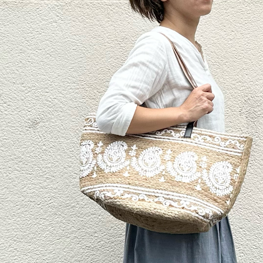 ヘンプ　麻BAG　ブロックプリント　白　ペーズリー　ショルダー　革　丸底　大きめ　たっぷり　大容量　エスニック　アジアン　雑貨　バッグ　194B00002