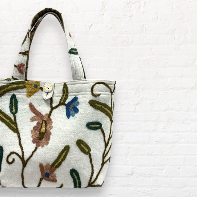 オンラインショップ限定アイテム クルエル刺繍バッグ WHITE お