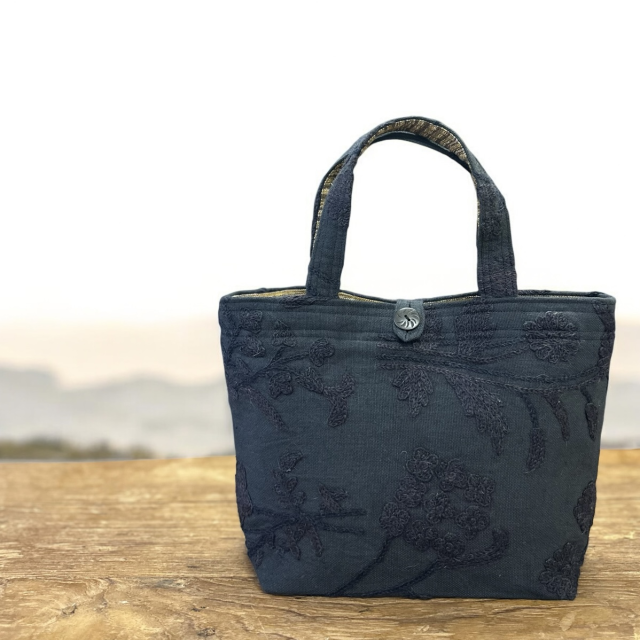 オンラインショップ限定アイテム クルエル刺繍バッグ ALL BLACK