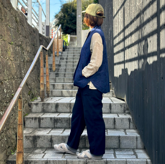 【新品未使用】デサント 中綿ベスト キルティング ブラック M REAL STYLE（ファッション） 中綿ベスト レディース メンズ 薄手