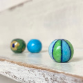 陶器ビーズ　ブルーポタリー　花柄　緑　水色　黄緑　丸　ジャイプール　インド　アクセサリー　ビーズ　ハンドメイド　手芸　手作業　手作り　パーツ　カラフル　工芸品　雑貨　B-06　B-07　B-08