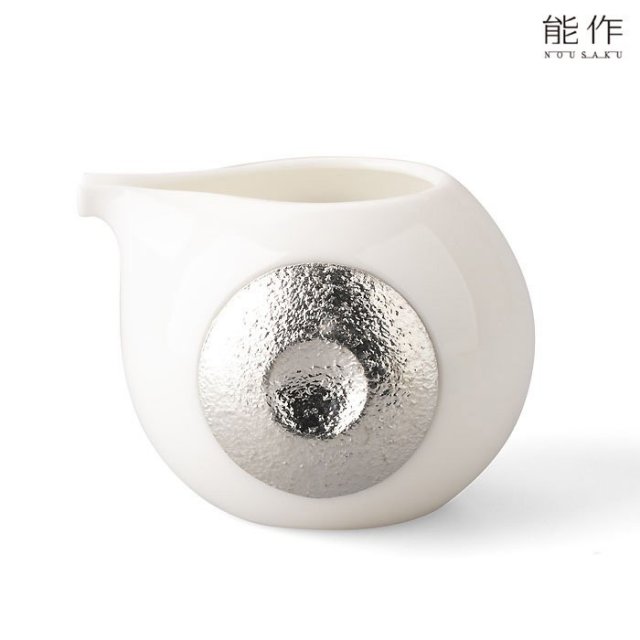 迫力のある片口手彫りくり抜き酒器