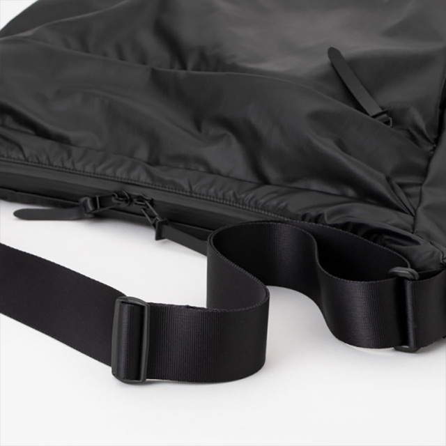 TO＆FRO レザー見え 軽量ショルダーバッグ 肩がけ パッカブル 9.7L