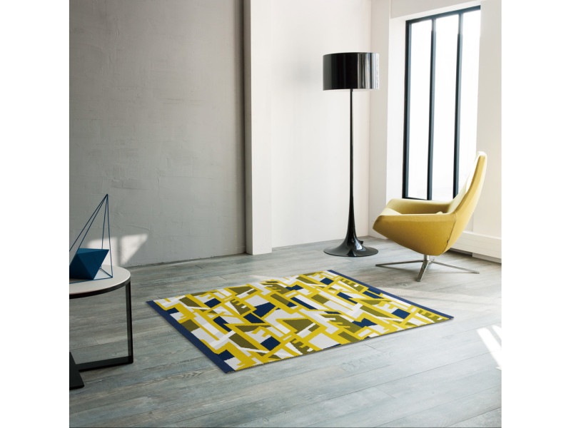 フランスの山をイメージしてリズミカルかつ、おだやかな柄のラグ。