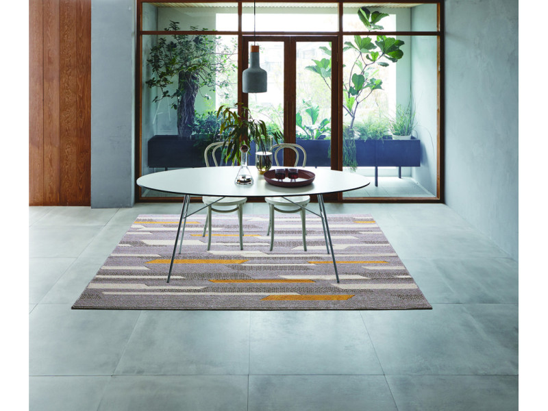 ベーシックな幾何デザインの使いやすいラグ。