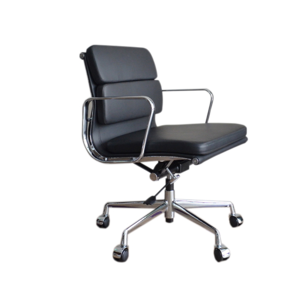 【受注生産品】 イームズ アルミナムチェア ブラック （ローバック／ソフトパッド）