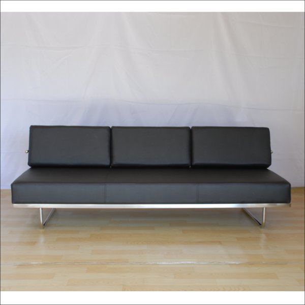 【受注生産品】　コルビジェ ソファ ３人掛け （Le Corbusier）【LC５】 オフィスの仮眠ベッドとしても