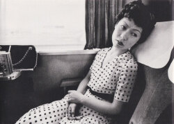 荒木経惟　センチメンタルな旅 1971- 2017-