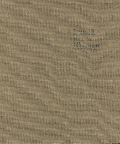 ユーカリ This is a book. She is an interior stylist.