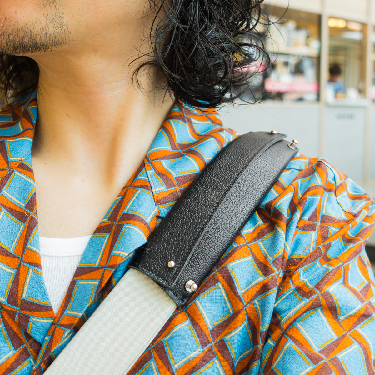 肩にやさしくなじむショルダーバッグストラップ用肩パッド　幅狭/幅広どちらにも対応する2way