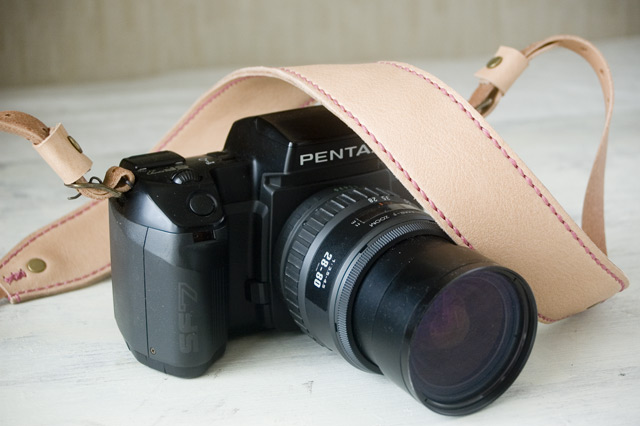 一眼レフカメラストラップ　アメ色になるソフトナチュラルヌメ革[受注生産]