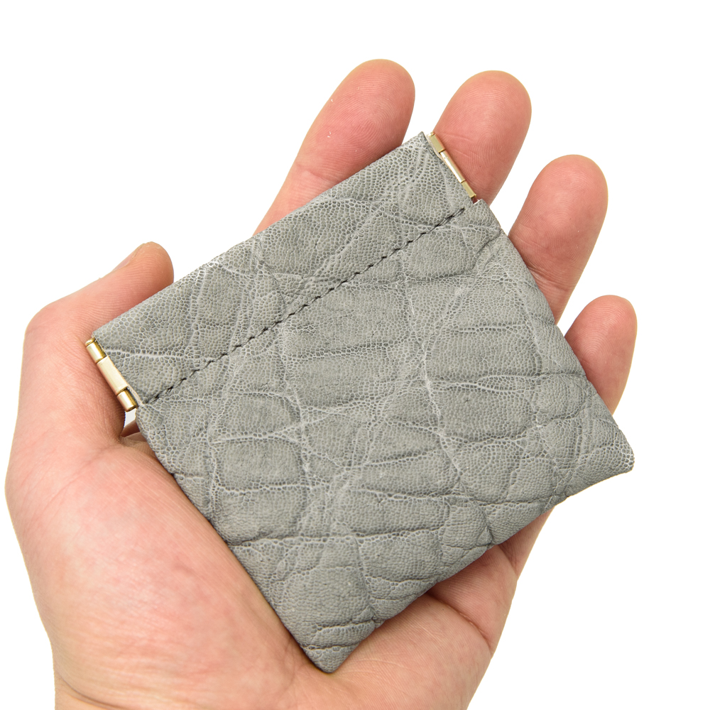 開閉が早いコインケース 　象革