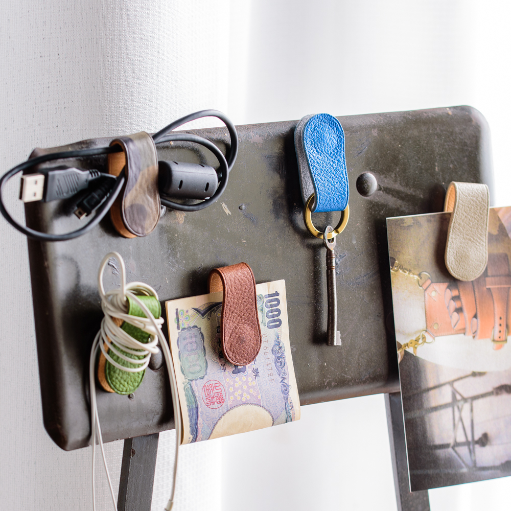 自由なマネークリップ　味を楽しむイタリアンレザー