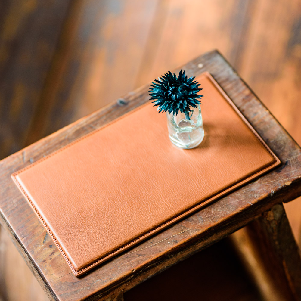 【オーダーメイドギャラリー】バカラ招き猫用の飾り台　イタリアンカーフ製