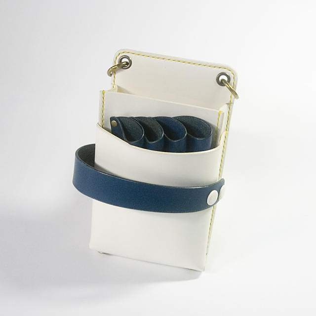 シザーケース白と青