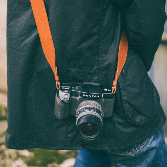 一体型カメラストラップ 国産ステアハイドレザー Dete