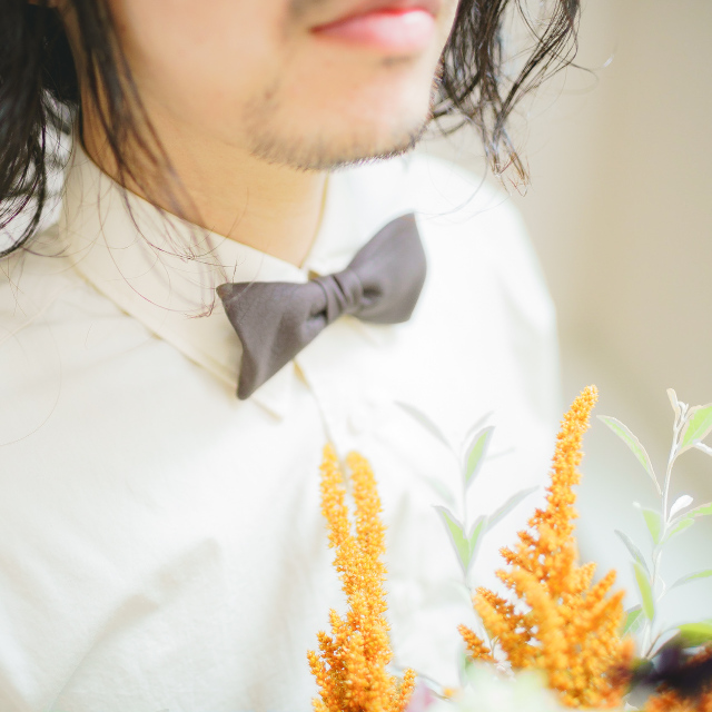 ウェディングにもおすすめな革の蝶ネクタイ