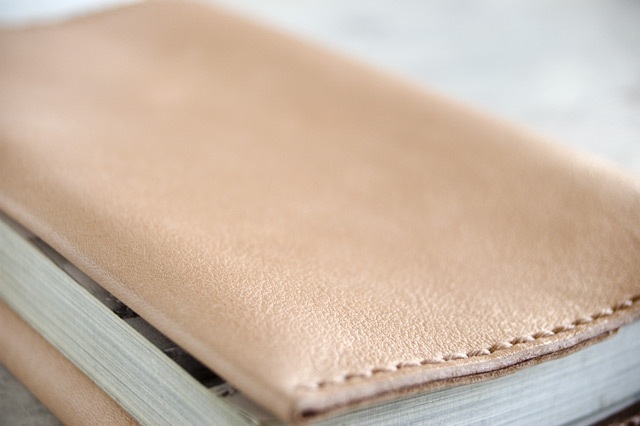 文庫本トールサイズブックカバーBソフトナチュラルヌメ革［手縫い受注生産］