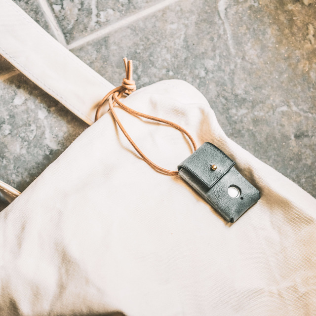 リクシルリモコンキーケース　バッグに付けられる