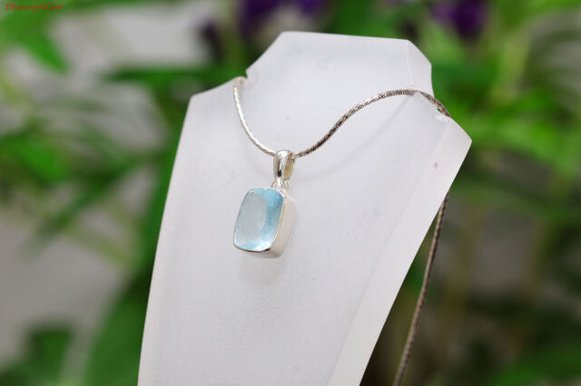 限りなく透明に近いブルー　　アクアマリン　ペンダントヘッド 楽天市場】アクアマリン ペンダントトップ 八角形多面カット