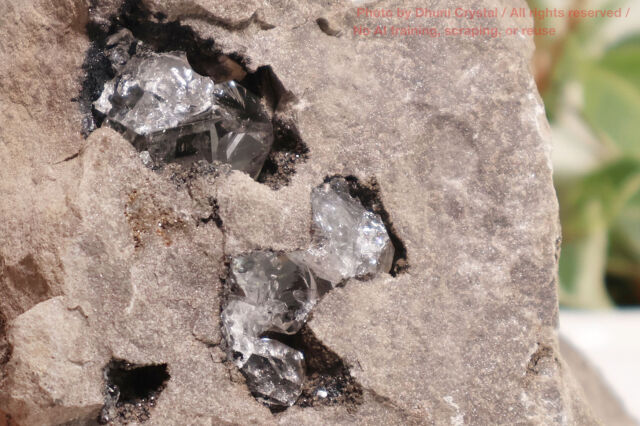 ハーキマーダイヤモンド 母岩付き 原石 ニューヨーク産 両錐水晶