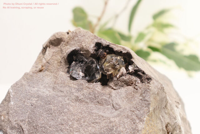 ハーキマーダイヤモンド 母岩付き 原石 ニューヨーク産 両錐水晶