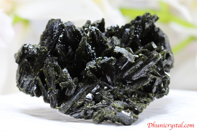 エピドート原石/緑れん石(J451)