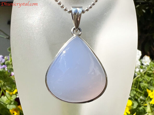 レア　高品質　ブルーカルセドニー　月　スタンド付き ブルーカルセドニー/ペンダント(SS2)