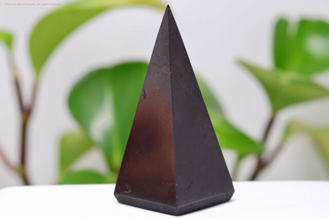 シュンガイト/四角錐型(T274)